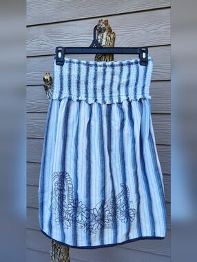 Mossimo Supply Co. Light Blue and Navy Striped Cotton Top with Floral Hem